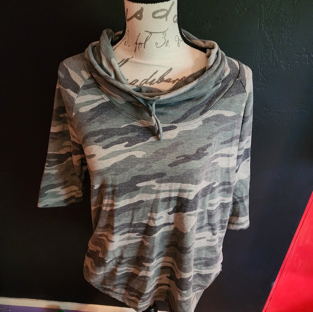 Camouflage super soft shirt by coin 1804 Los Angeles brand Size L